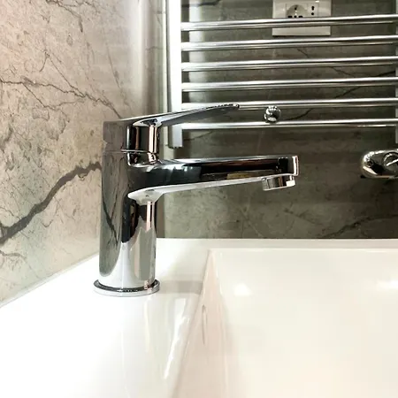 Mateo Ostello Himare